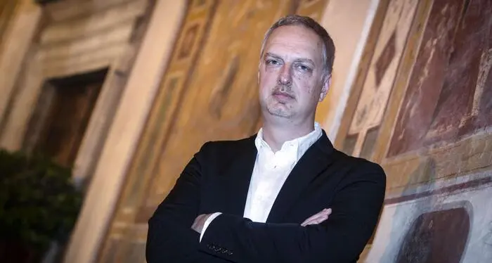 Stop allo scrittore Scurati su Rai3, era previsto un monologo sul 25 aprile. L’azienda: «Nessuna censura»