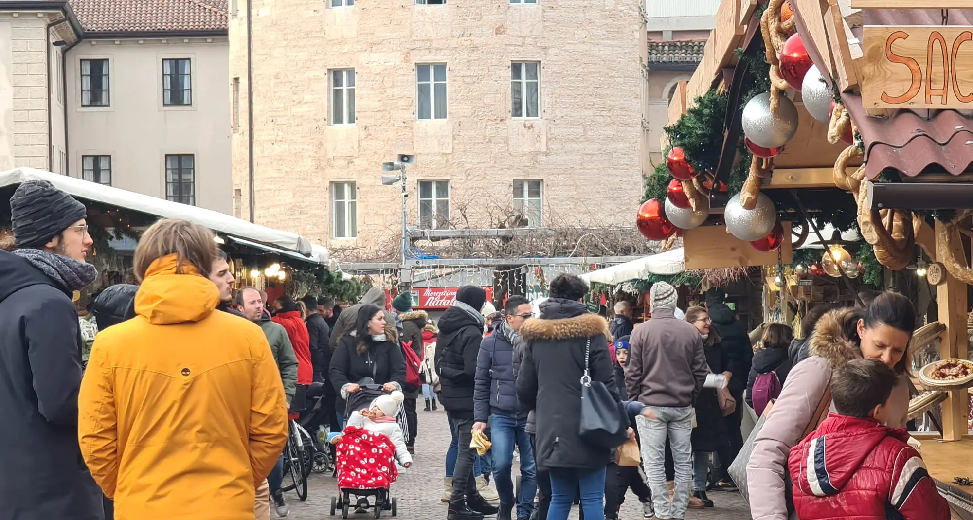 Mercatini, le casette di piazza Battisti traslocheranno in piazza Mostra
