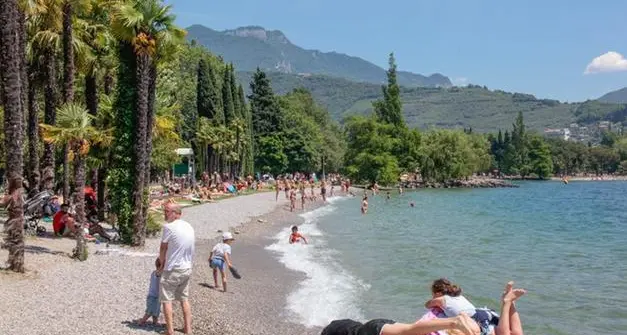 Garda, troppo turismo per viverci: “Mancano appartamenti ai locali”