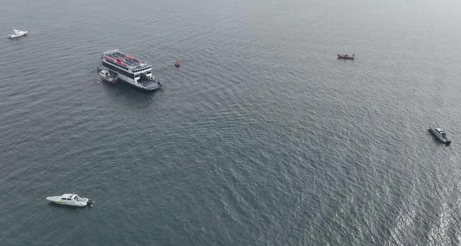 Motoscafo in fiamme sul lago di Garda, due persone in salvo