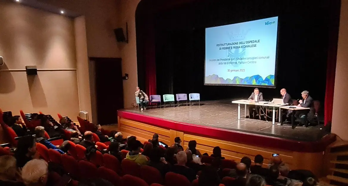 Fugatti a Tesero: «Ospedale di Fiemme, tre ipotesi. Sceglieranno i territori»
