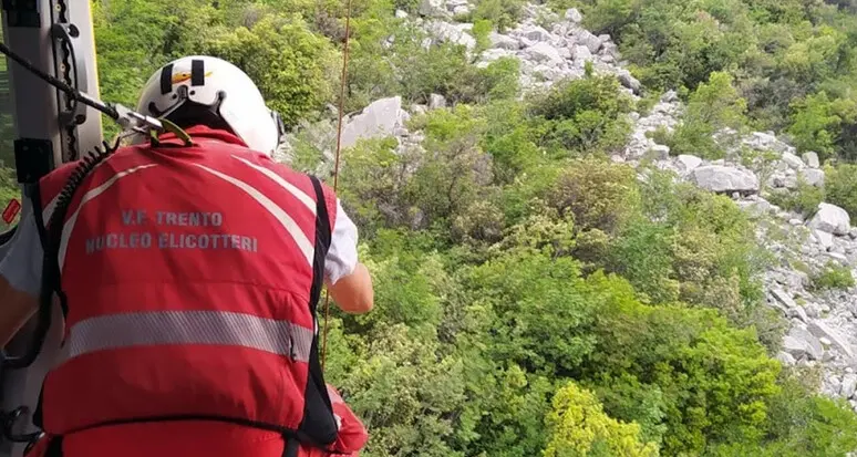 Monte Casale, base jumper si schianta sulla parete rocciosa: soccorso dall’elicottero