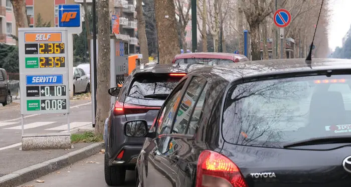 Caro benzina, l’Antitrust scende in campo. Indagini anche delle procure di Belluno e Verona