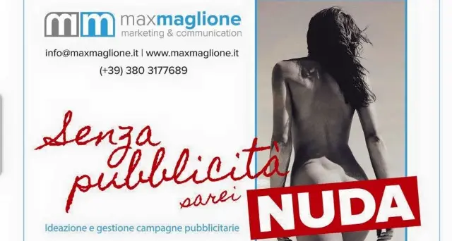 Bolzano: «Pubblicità sessista», ritirato il cartello con la donna nuda