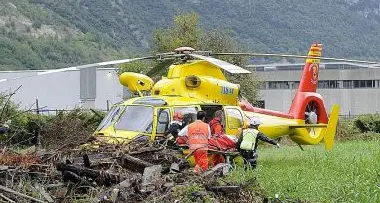 Fuoco in garage: salvato dal figlio