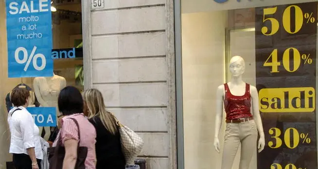 Ecco i saldi, “salvagente” del commercio
