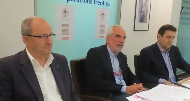 «Cari manager, tagliatevi lo stipendio per i giovani»