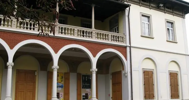 Il cappellano se ne va e per sostituirlo arrivano tre suore