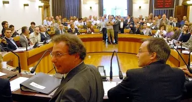 Salta il consiglio, ma c'è il gettone