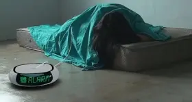 Ecco la sveglia che ti toglie la coperta