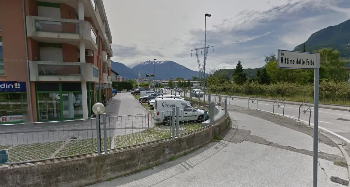 Via vittime delle foibe, rubato anche il segnale stradale