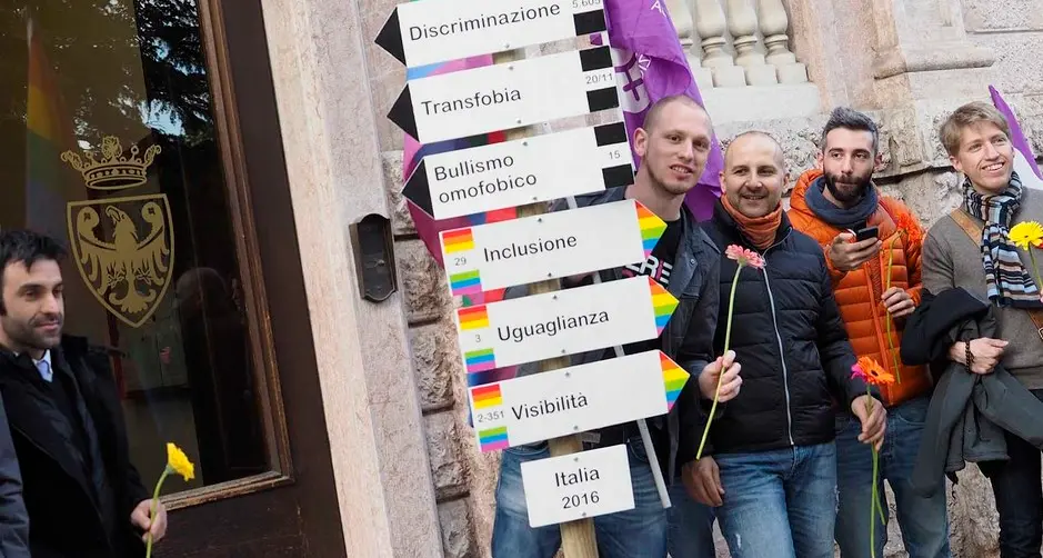 Omofobia, la legge a data da destinarsi