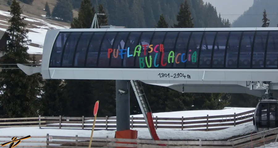 Scontro fra due sciatori, uno rischia la paralisi