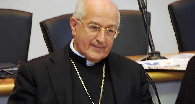 Il vescovo: «Privilegi indifendibili: restituiscano quei soldi»