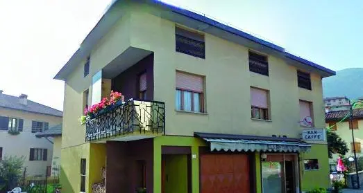 I rapinatori soccorrono la vittima
