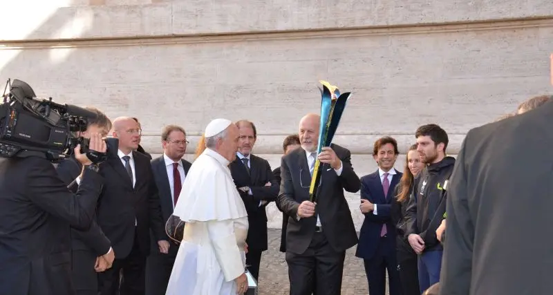 Papa Francesco ha acceso la fiaccola delle Universiadi