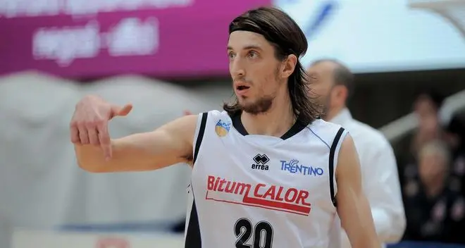 Aquila Basket, Forray rinnova il contratto