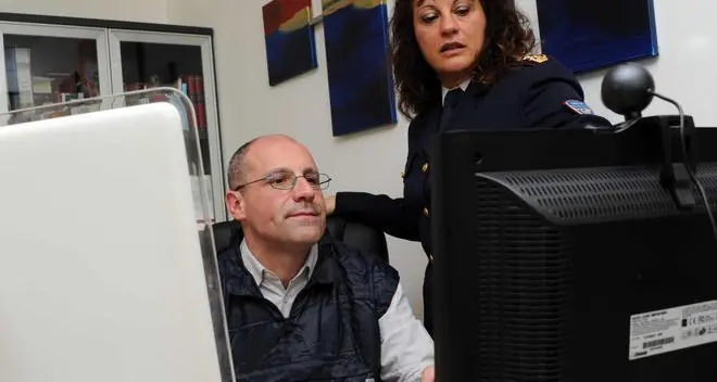Filmati pornografici con bimbi di 8 anni, arrestato un agente