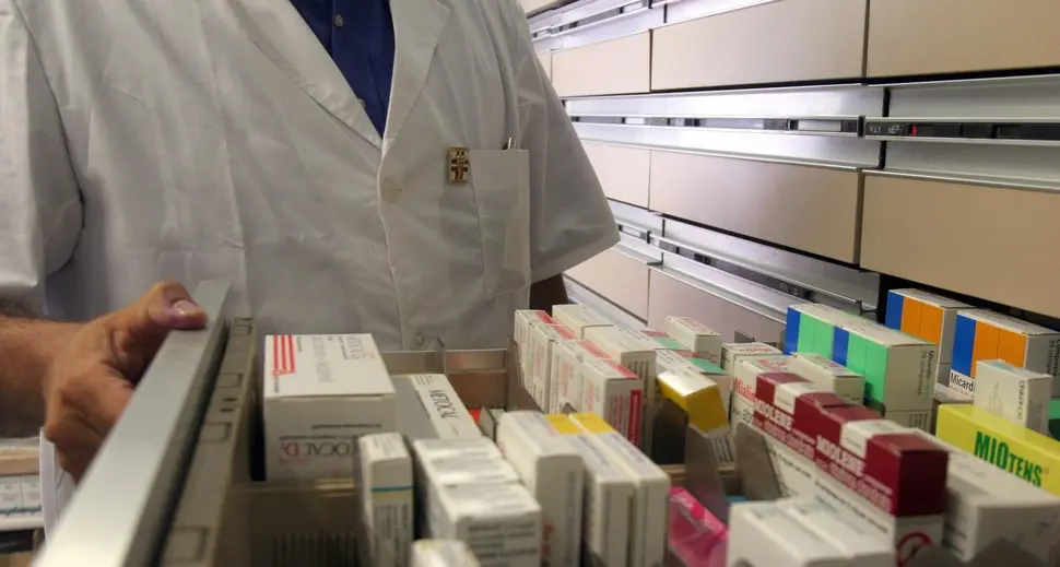 «Ho un farmaco anti Aids»: poi lo truffa