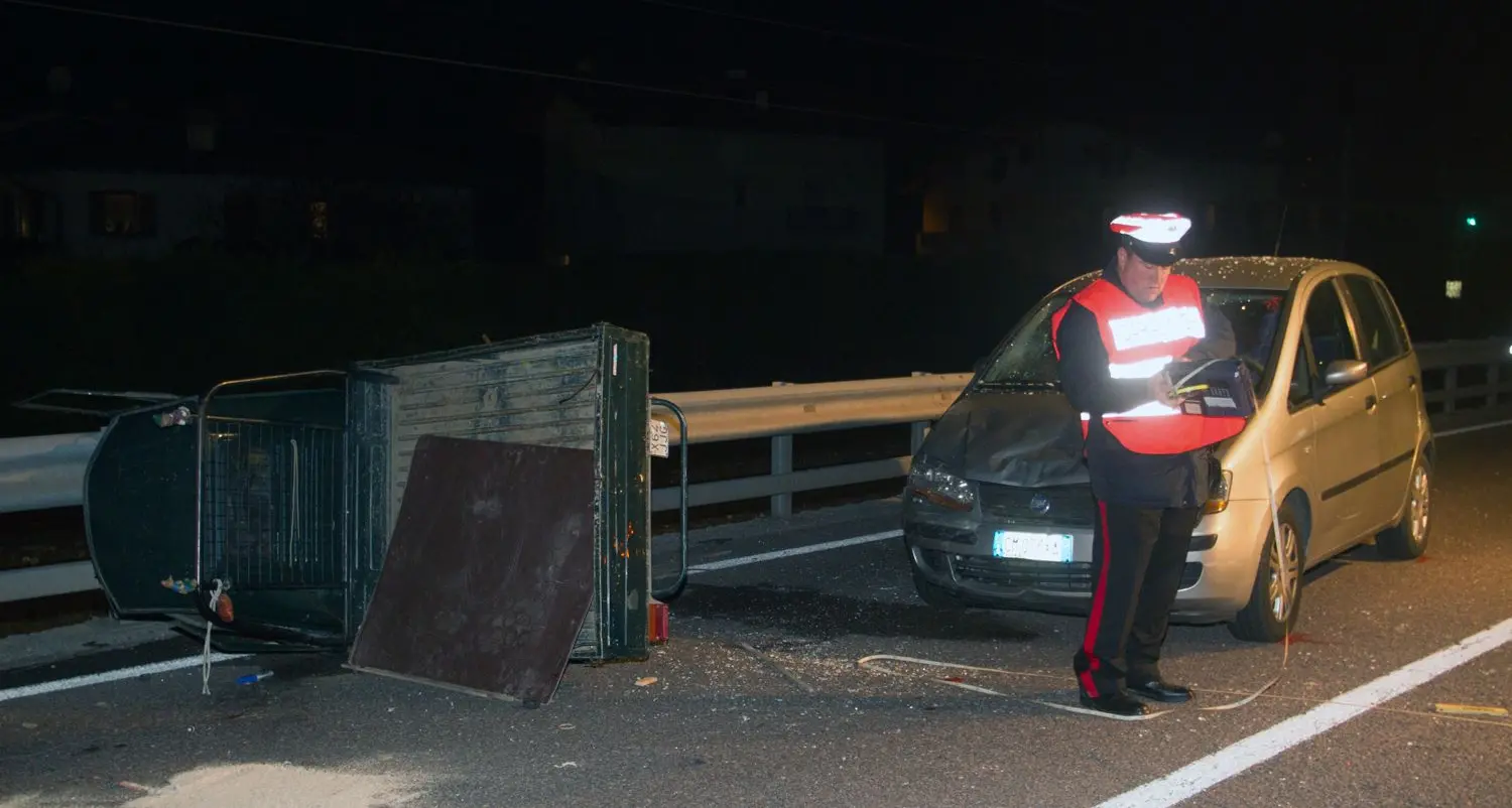 Ape contro auto: gravissimo un contadino