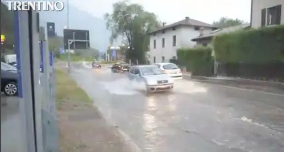 Acquazzone e Trento Sud è allagata / VIDEO