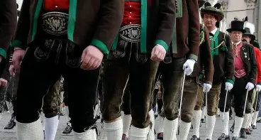 Schützen trentini, divise da 58 mila euro