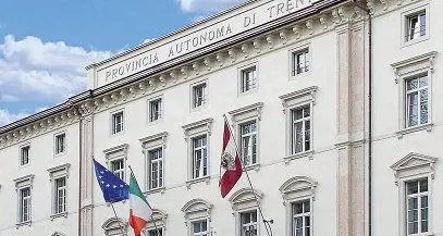Parigi, nelle amministrazioni provinciali trentine un minuto di silenzio