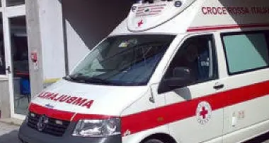 Trento: bimbo si amputa un dito con la sdraio