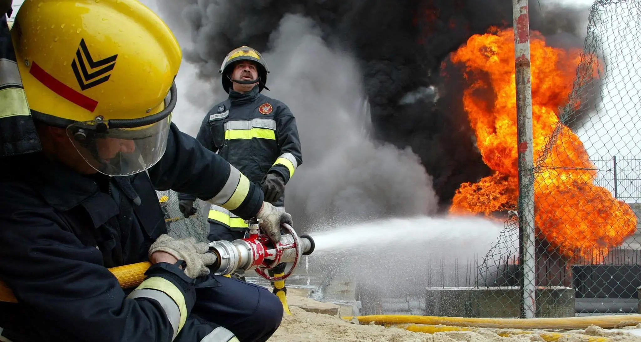 Due incendi nella notte in stalla e fienile