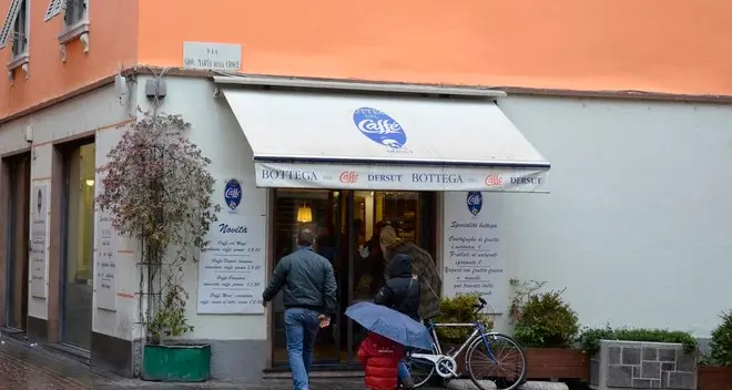 Dimenticano fuori i tavoli multa record di 456 euro