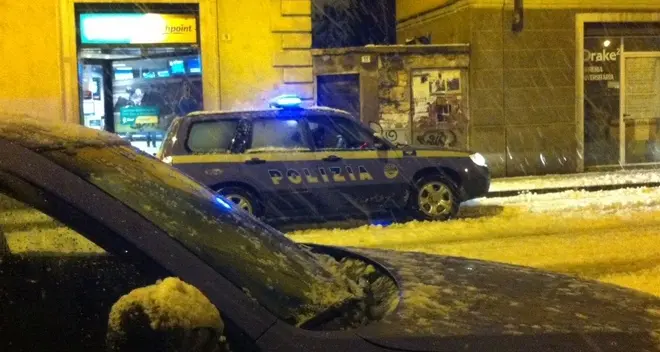 Aggredita e rapinata in via Tomaso Gar
