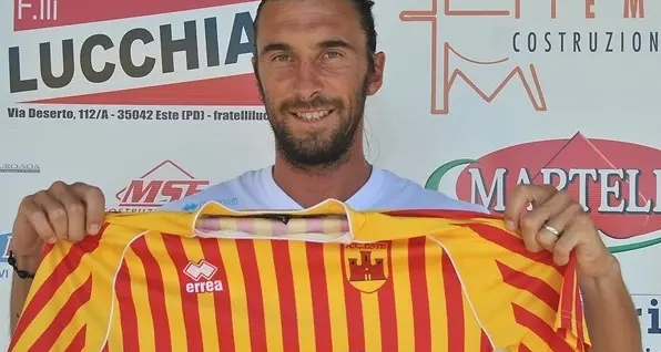 Dieci giornate a Bonazzoli: \"insulti razzisti all'arbitro\"