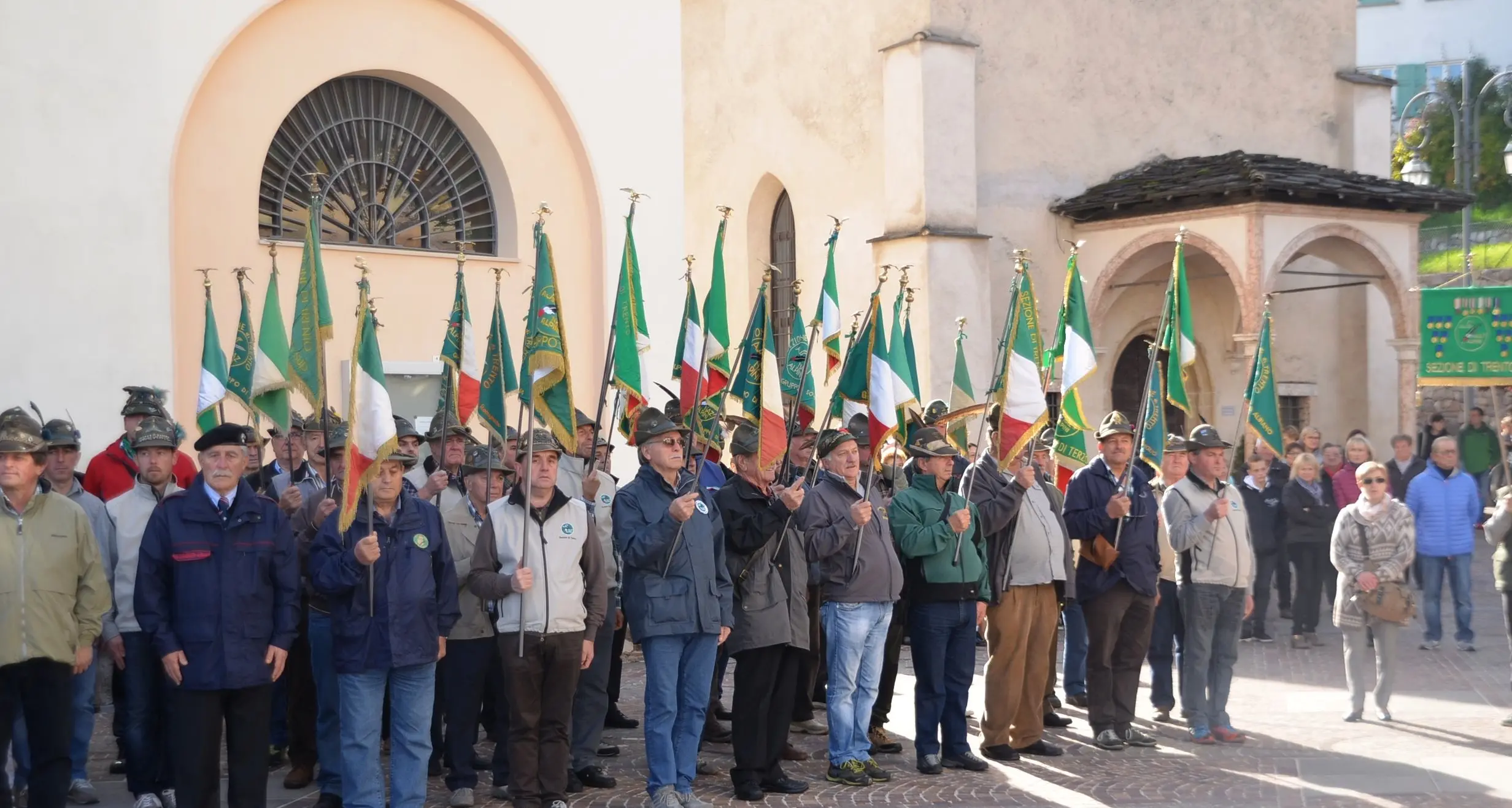 Ad Albiano sfila l'orgoglio degli alpini