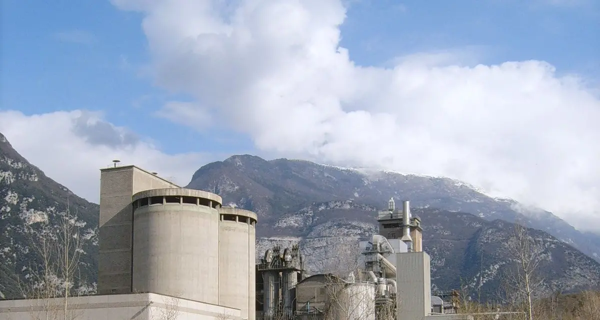 Cementificio di Calavino \"dimezzato\", annunciato lo sciopero