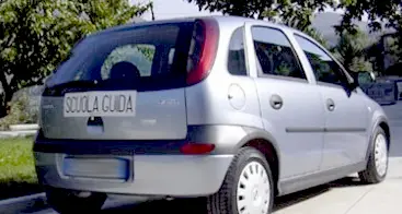 Titolare di autoscuola nei guai per falso
