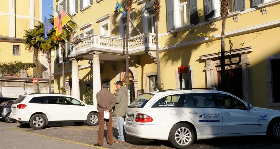 Tassisti abusivi multati: il giudice di pace conferma