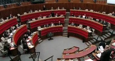 Consiglieri, approvata la mozione sui tagli / FIRMA