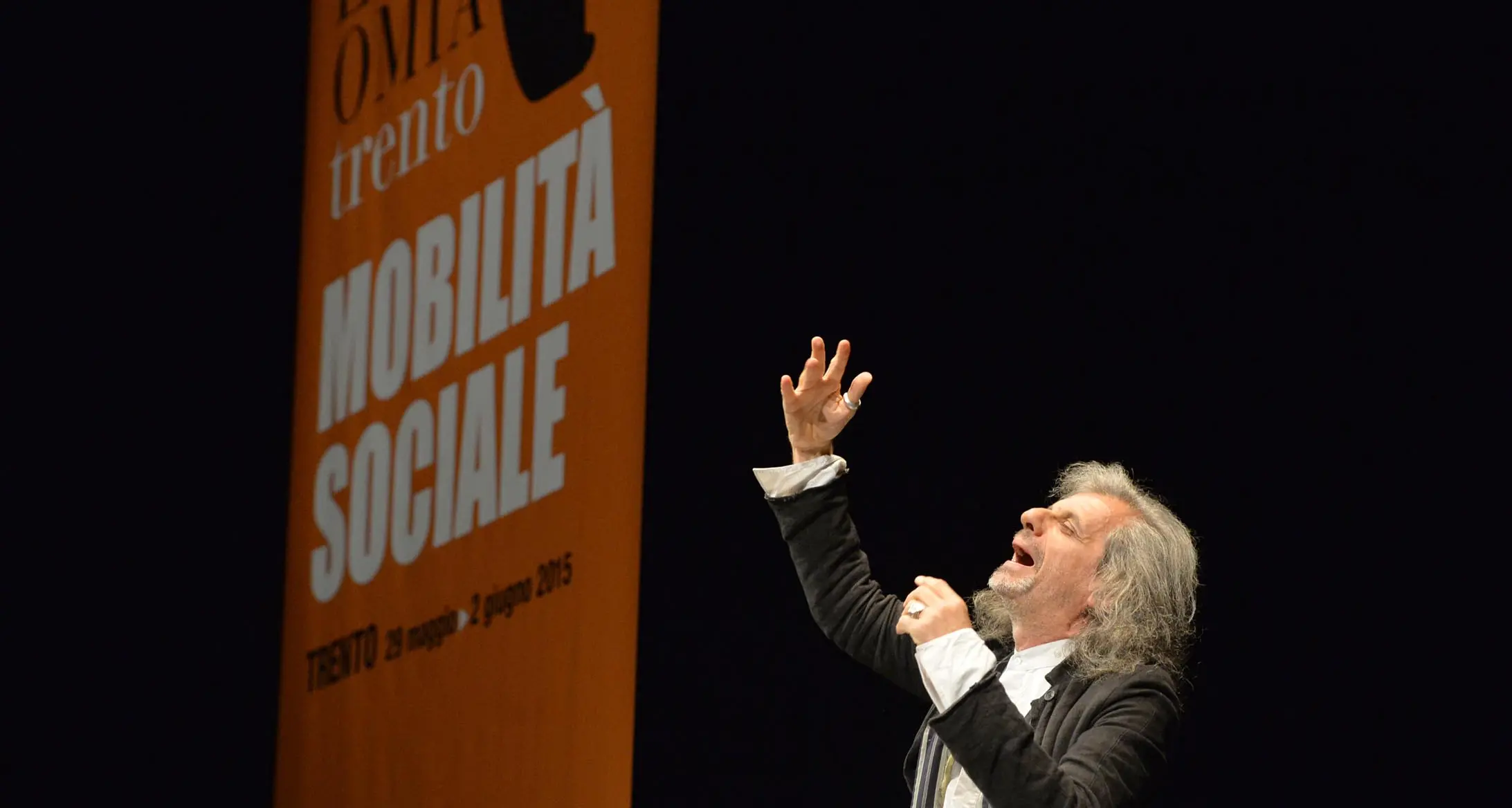 Bergonzoni e l'economia degli scioglilingua