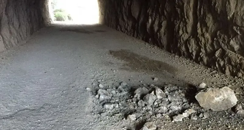 Smottamento sulla Ponale chiusa la prima galleria