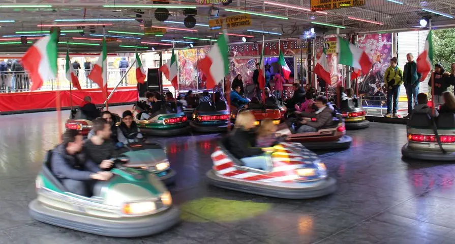 Luna Park, dal megafono: «Chi non urla è gay!»