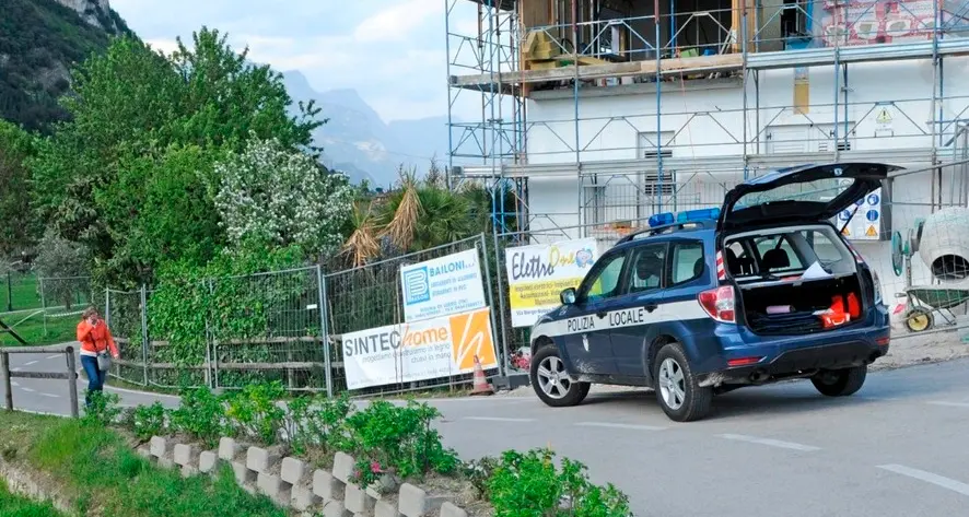 Cade in bici, grave turista tedesco