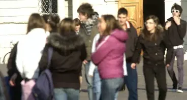 «Minacciati e costretti a rubare»