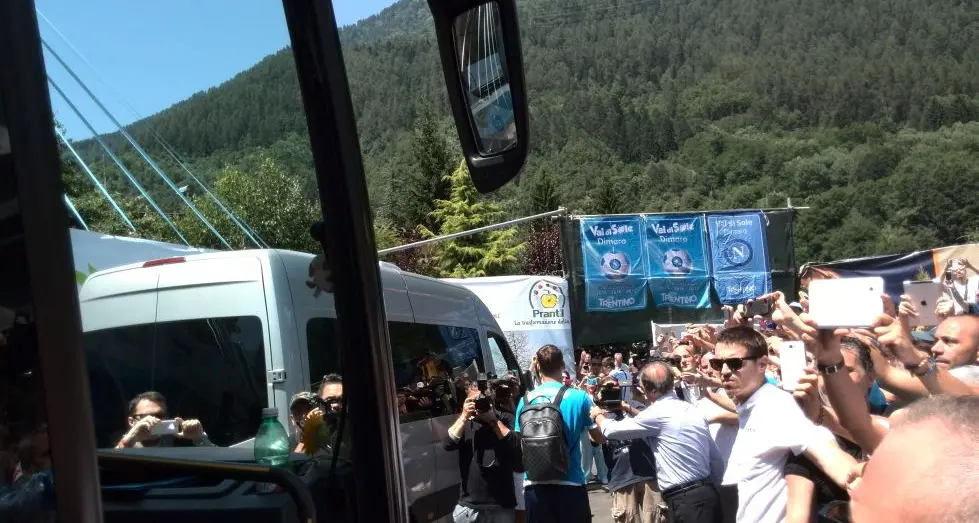 In trecento ad accogliere il Napoli a Dimaro
