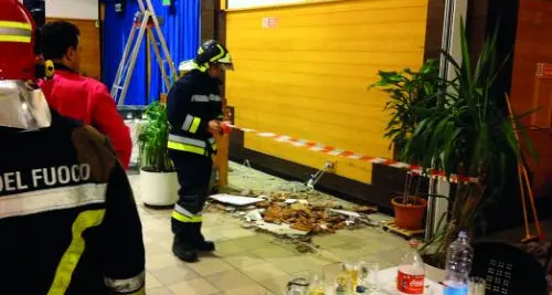Crolla il soffitto durante la festa: ferita bimba di 8 anni