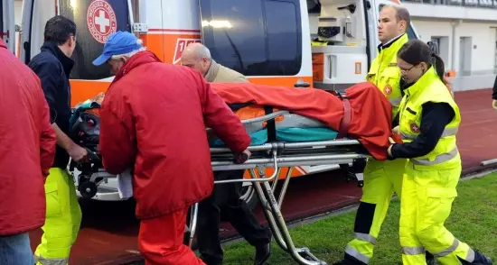 Si stacca un pezzo di roccia, feriti due operai trentini