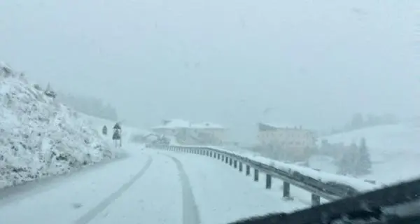 Neve a quota 1300 metri, imbiancato Passo Brocon nel Tesino