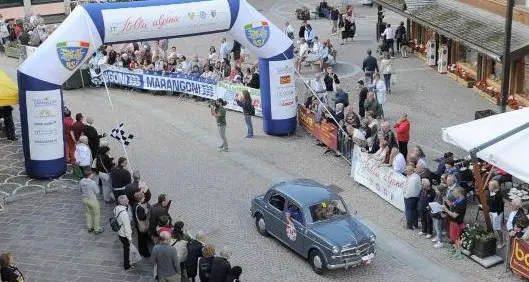 Stella Alpina, lo show delle auto d'epoca