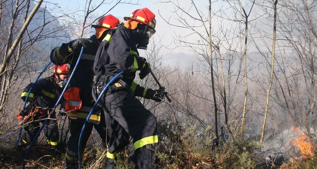 A fuoco il tetto della malga