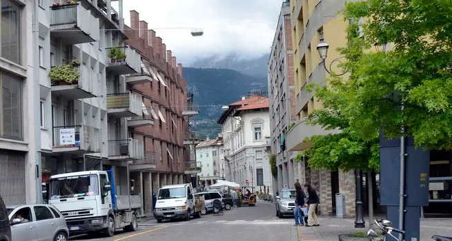 Rovereto, insulti all’assessore mentre fa la spesa