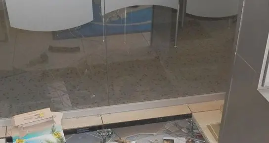 Si caricano il bancomat sul fuoristrada